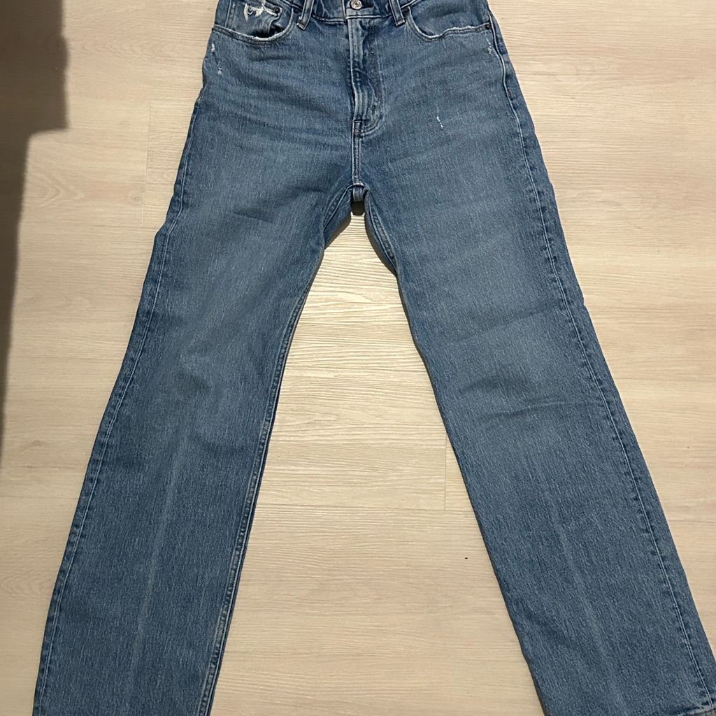 Abercrombie 90’s Relaxed Jean High Rise